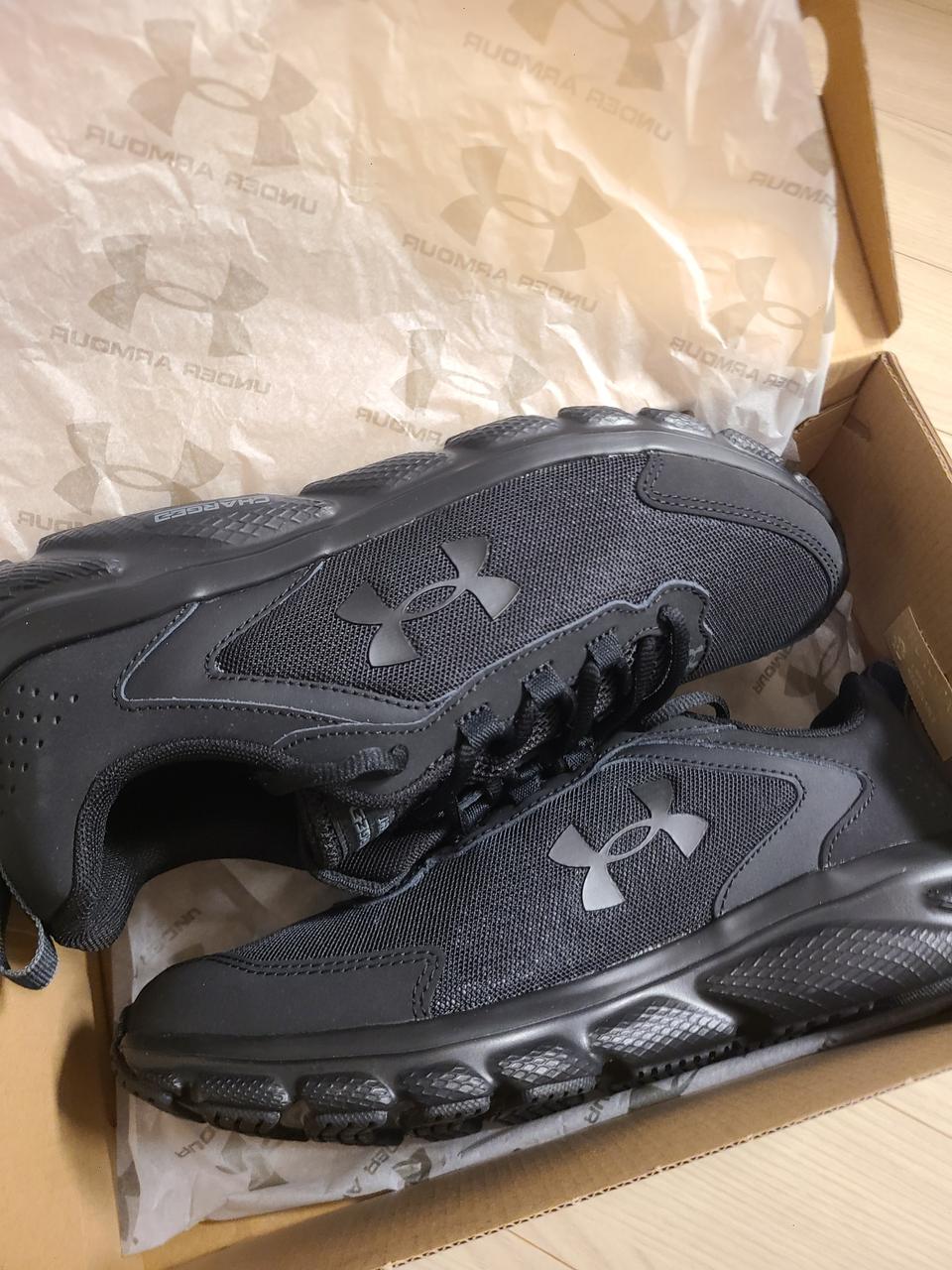 언더아머 새상품 신발 270
