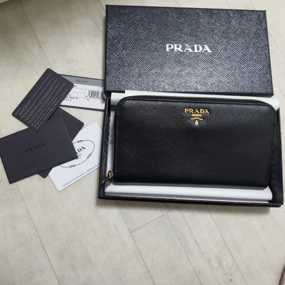 프라다 지갑