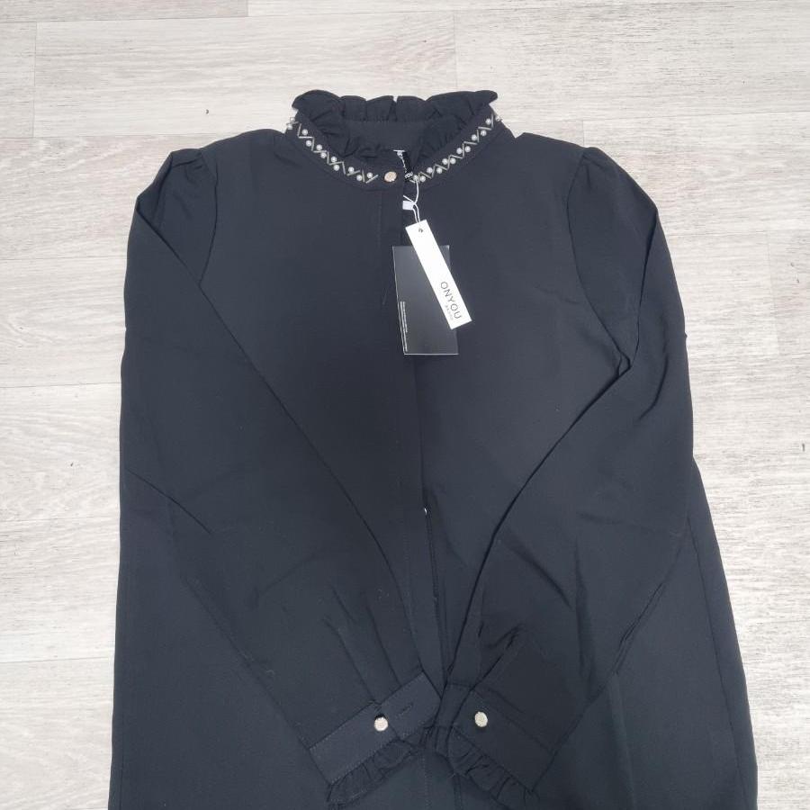 택달린새제품)넥포인트 블랙 블라우스 교신가능