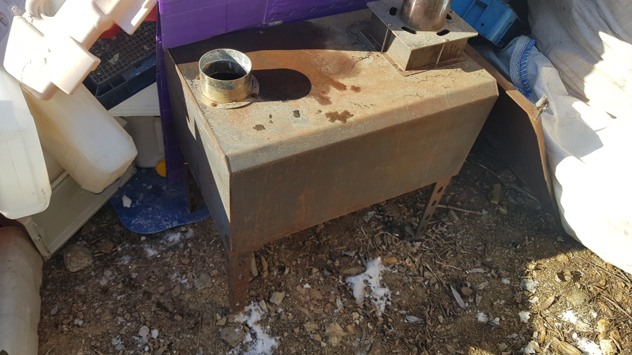 펠릿 난로입니다.