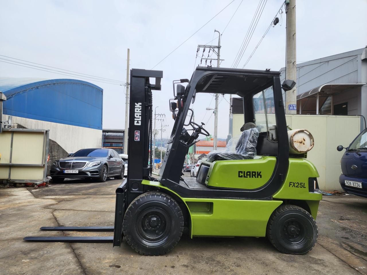중고지게차 저렴한 클라크 2.5톤 엔진지게차 680만원 싸게 팝니다.