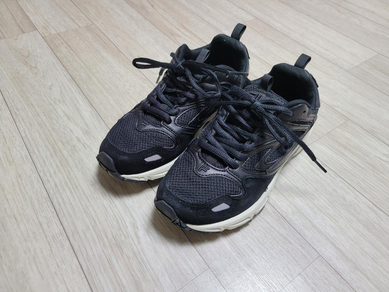 휠라 운동화 235미리