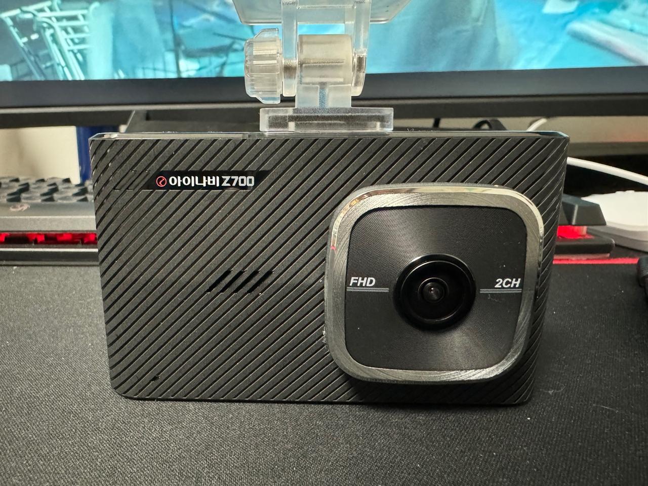 블랙박스 2채널 아이나비 Z700 FHD 32GB 팝니다. 0432A