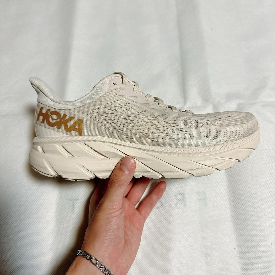 호카 클리프톤 7 베이지 판매합니다 !