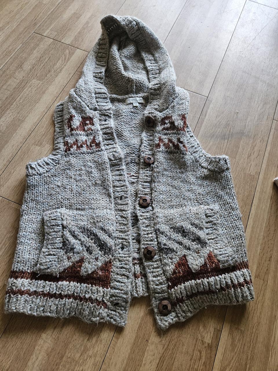 써쓰데이아일랜드 후디베스트