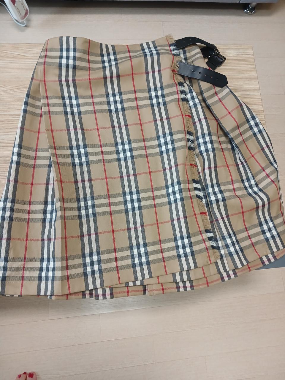 정품 버버리.치마 스커트 uk10