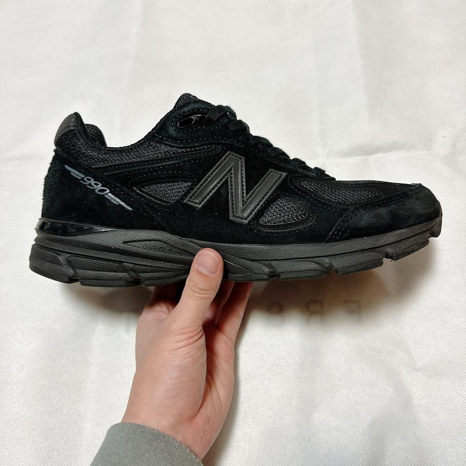 뉴발란스 990v4 MIU 트리플블랙 판매합니다 !