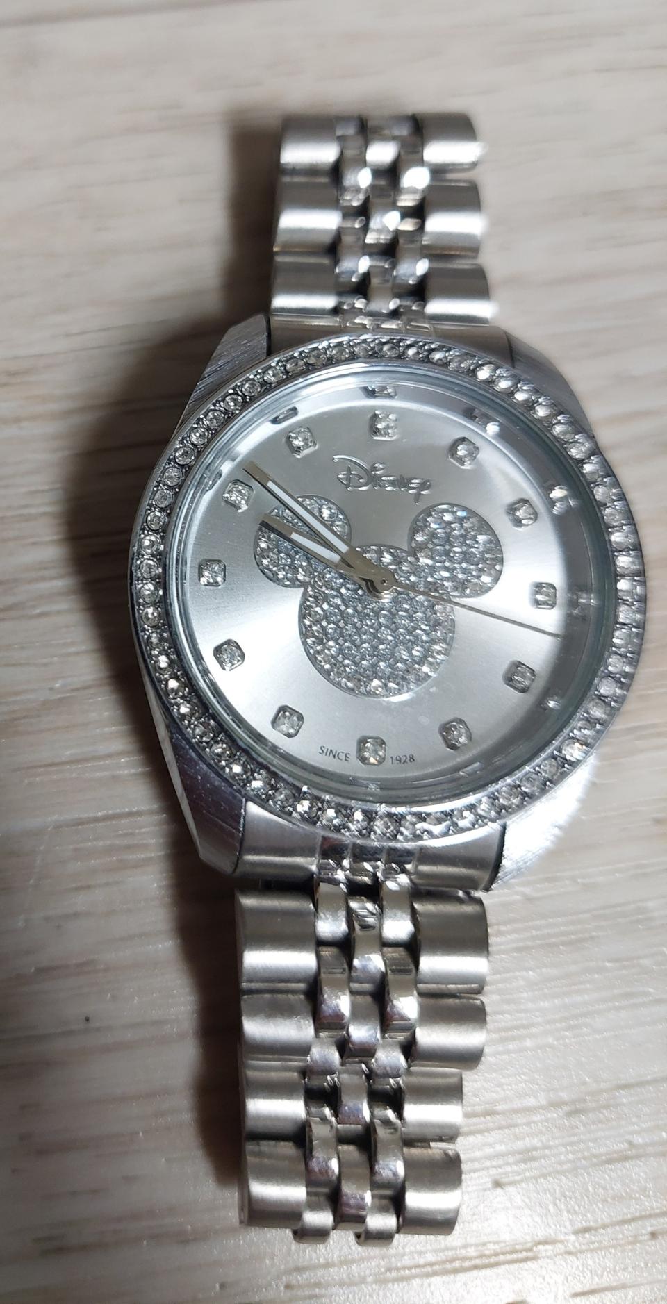 남녀공용 디즈니 미키마우큐빅시계상태좋아요가로3세로3cm정가100000원