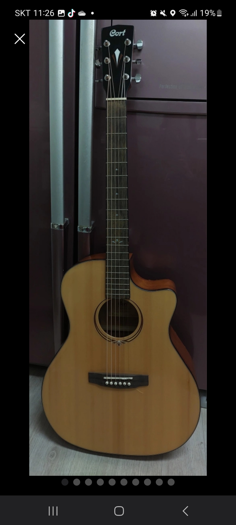 콜트 유광 어쿠스틱 기타 나무겉면 갈라짐 있어요넥윗부분기스있어요