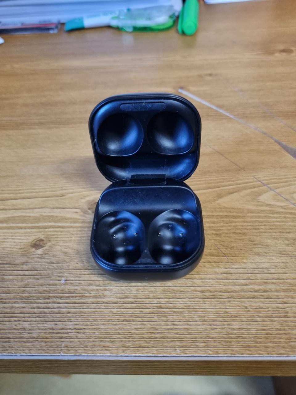 삼성 갤럭시 버즈 프로 충전기 본체만 판매 합니다.