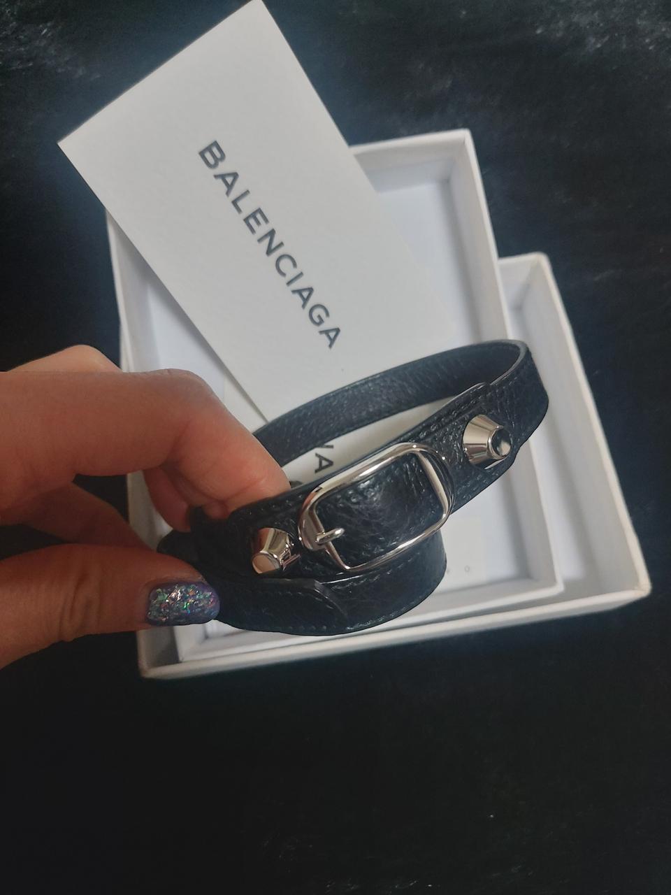 발렌시아가 팔찌