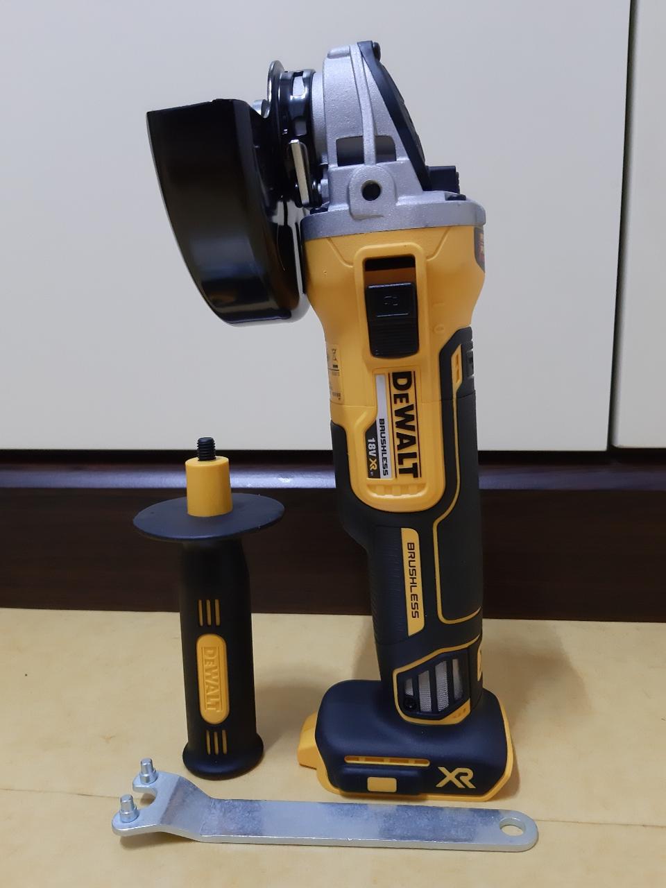 디월트그라인더 DCG405N (몸체만)