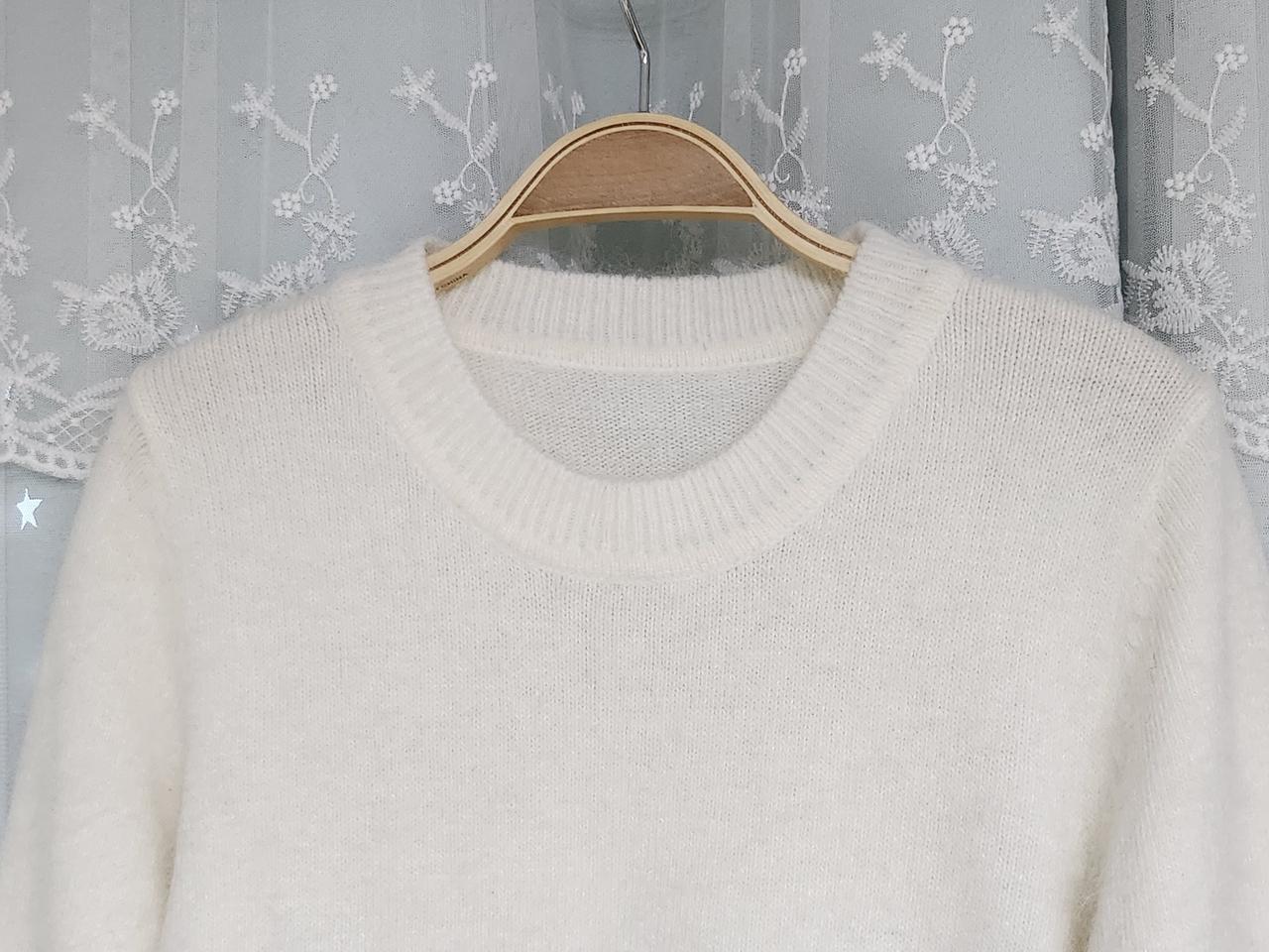 크림 아이보리 뽀송 뽀송 앙고라 니트