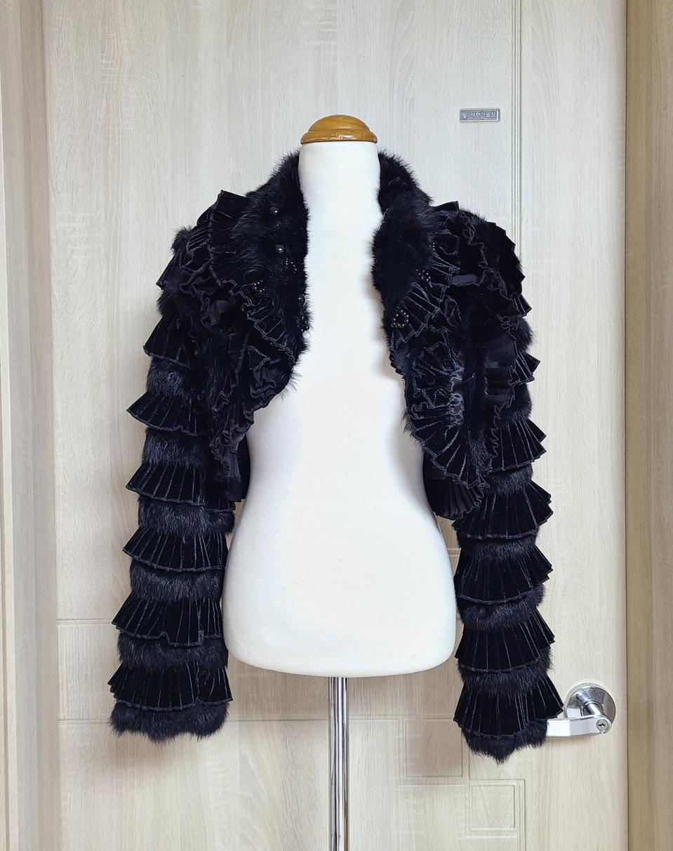 O04 수입 천연 토끼털 벨벳플리츠 크롭자켓