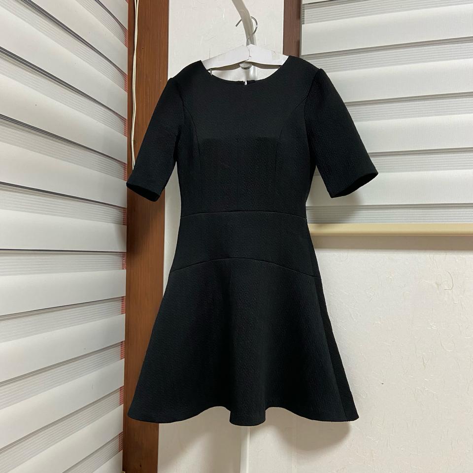 클럽모나코 블랙 반팔 원피스
