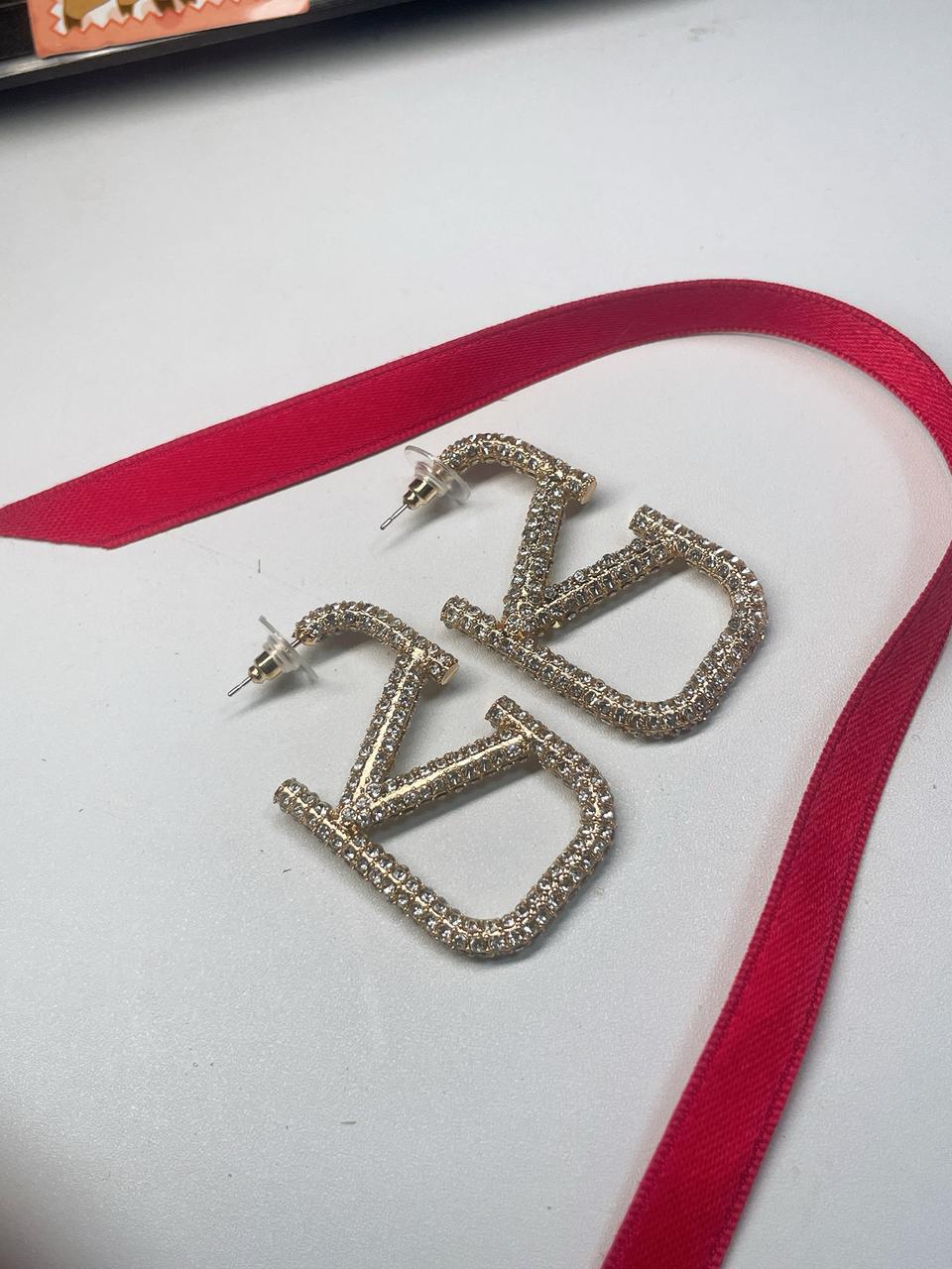 발렌티노 전체큐빅 로고 귀걸이