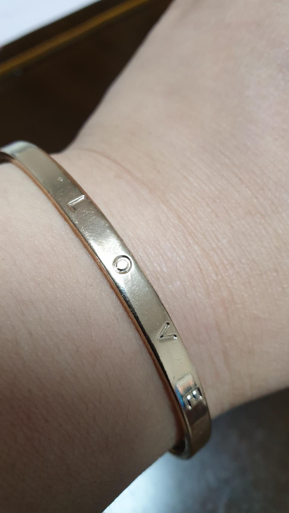 러브링팔찌팔아요.도금팔찌에요.미사용새제품이세요