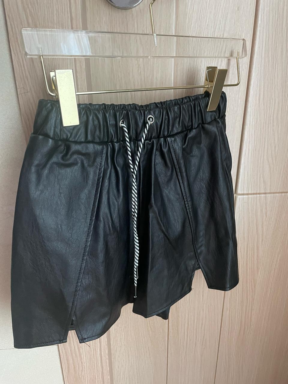 D2 사선레더반바지