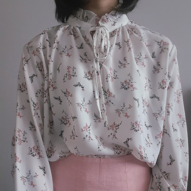 플라워 프릴 리본 블라우스