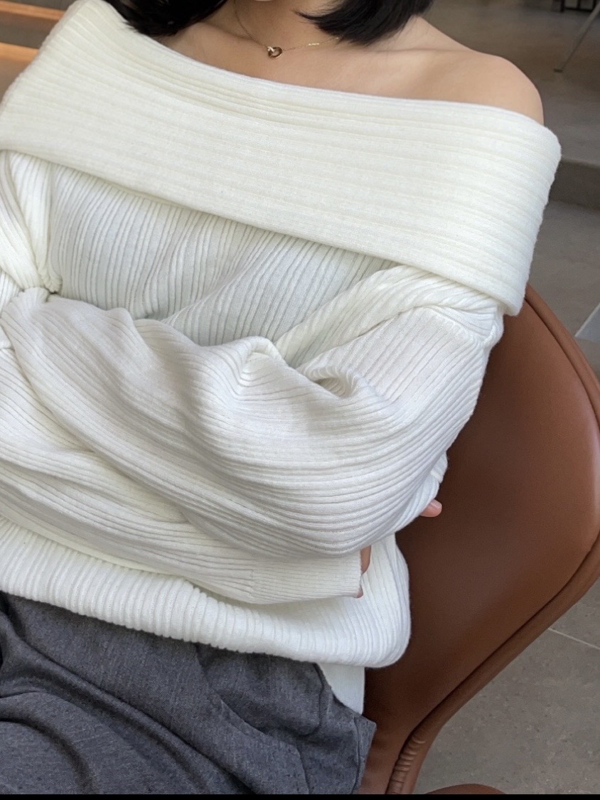 오프숄더니트 화이트