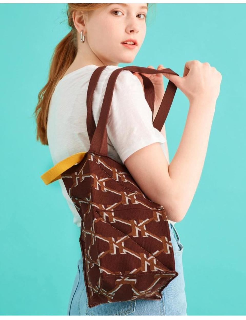 (새상품)헤지스 니트 시그니처 패턴 토트백