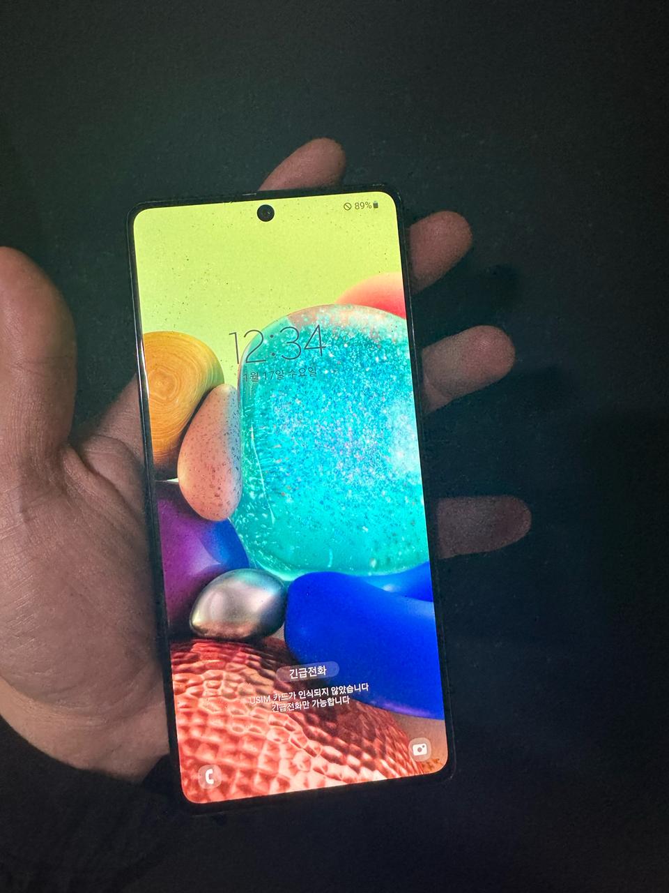 갤럭시 퀸텀 128기가 판매합니다.