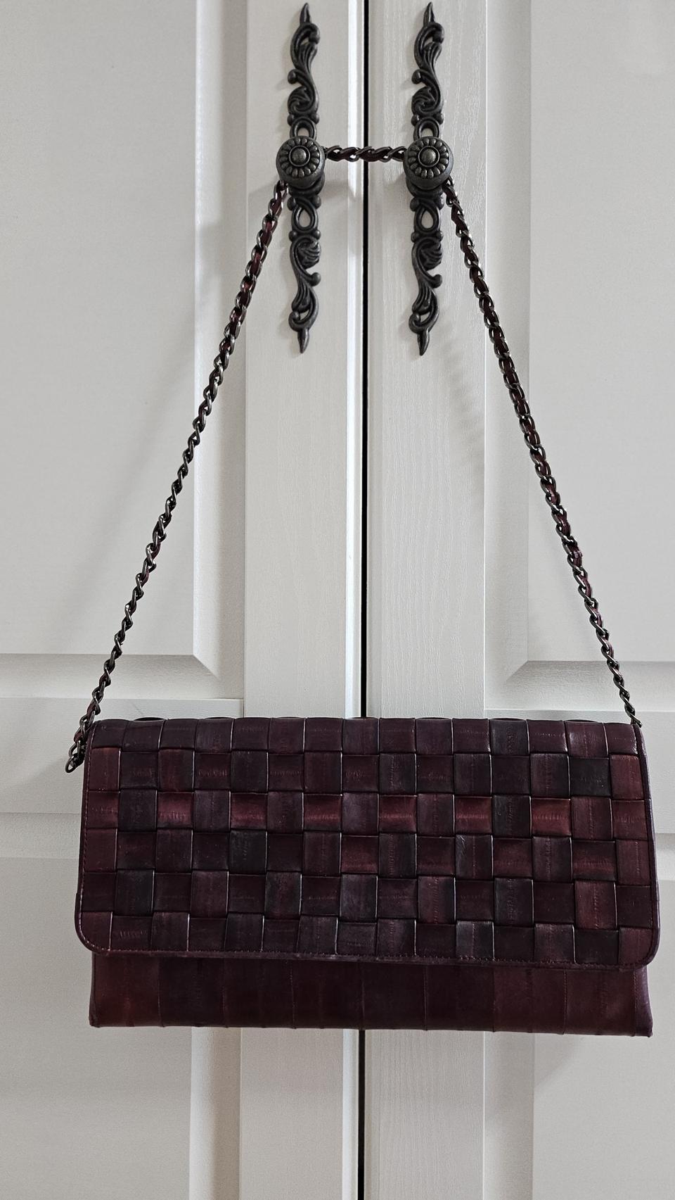 뽐므델리 장어가죽 클러치백