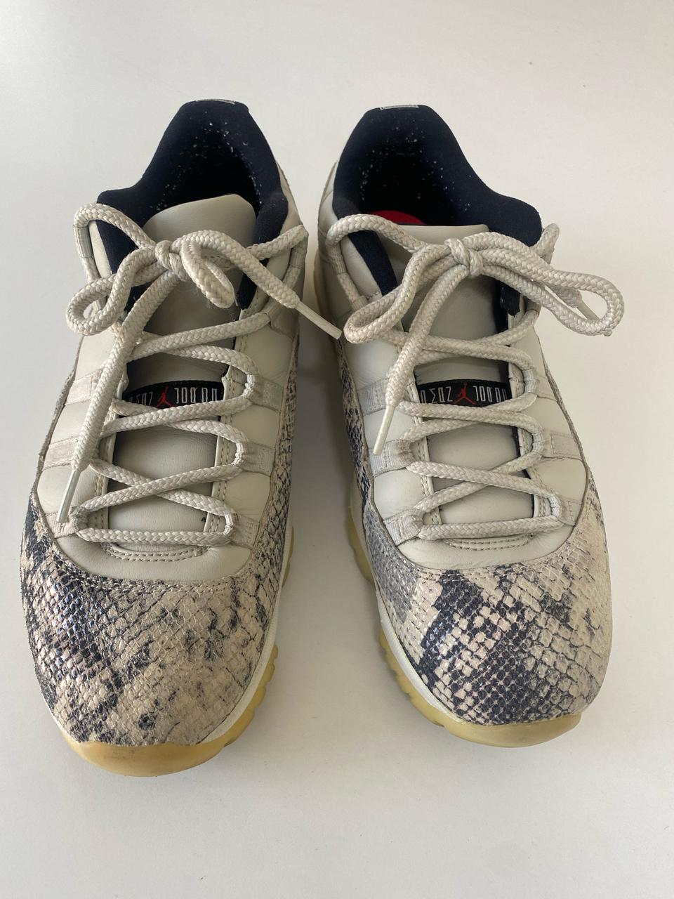 정품 조던11로우 뱀피 라이트본 280 판매합니다