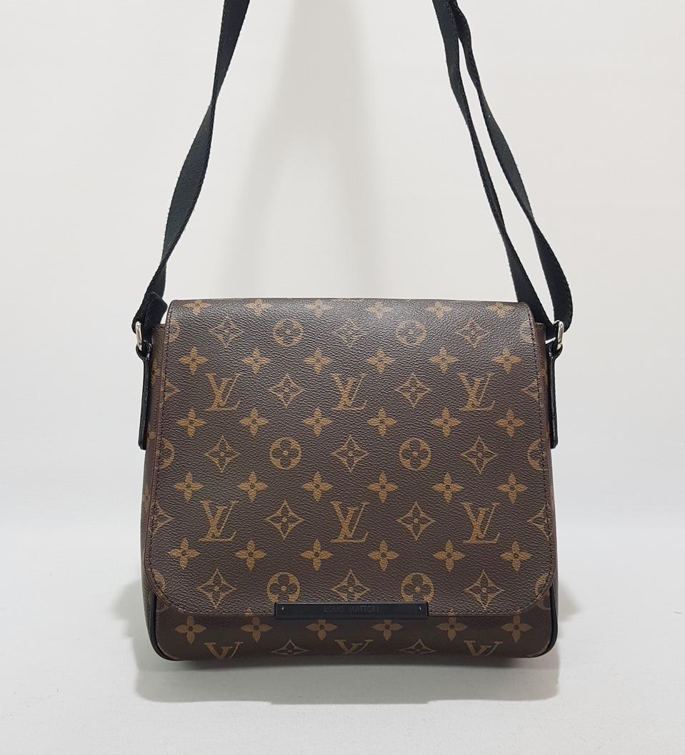 루이비통 디스트릭트 PM 크로스백