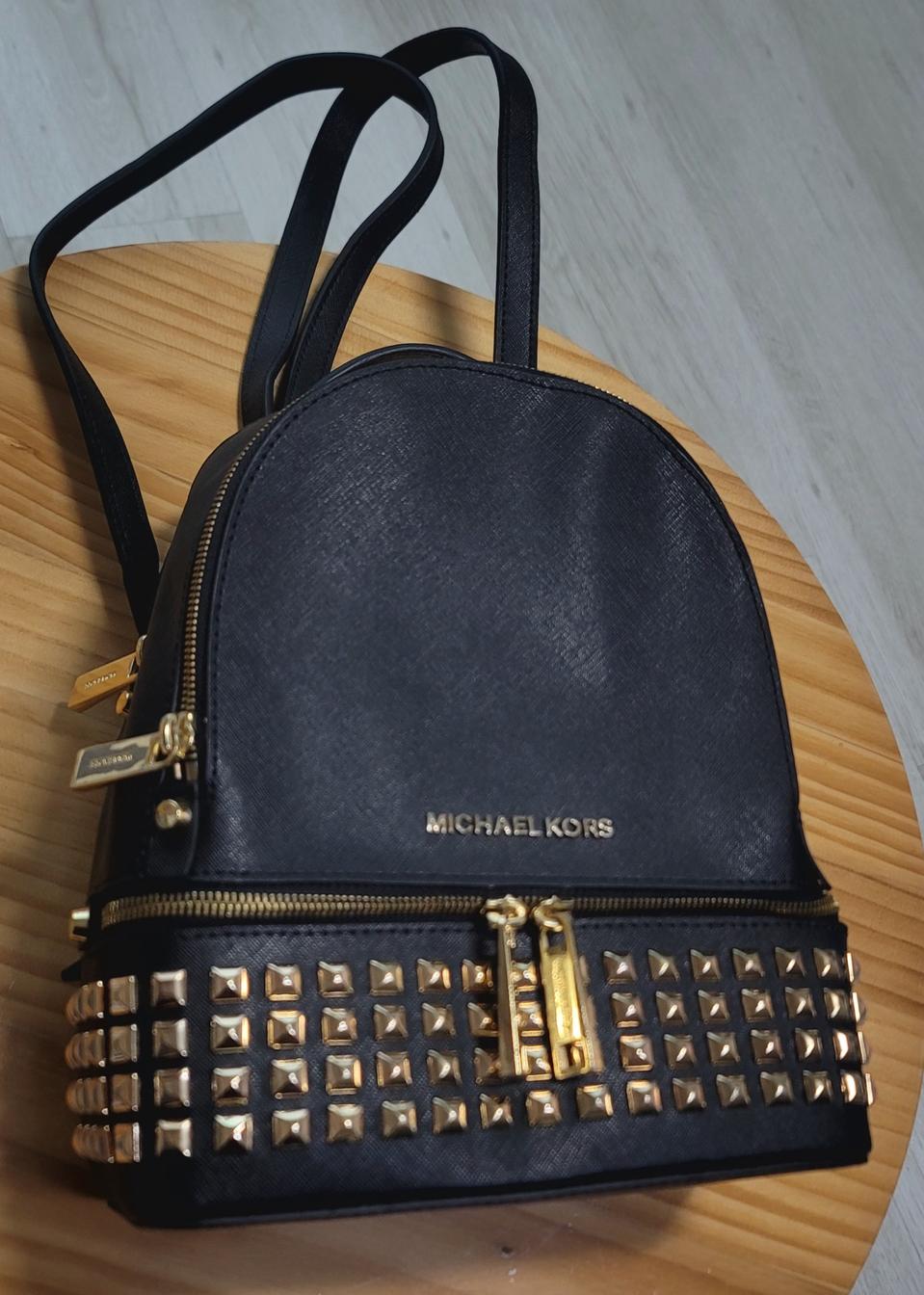 마이클코어스 백팩