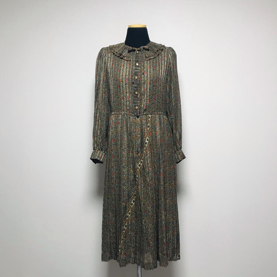 [일빈] 카키색 플리츠 원피스 (팔 시스루)