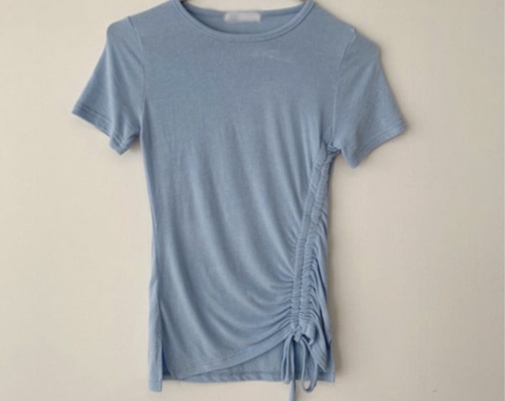 사선 끈 조절 슬림 티