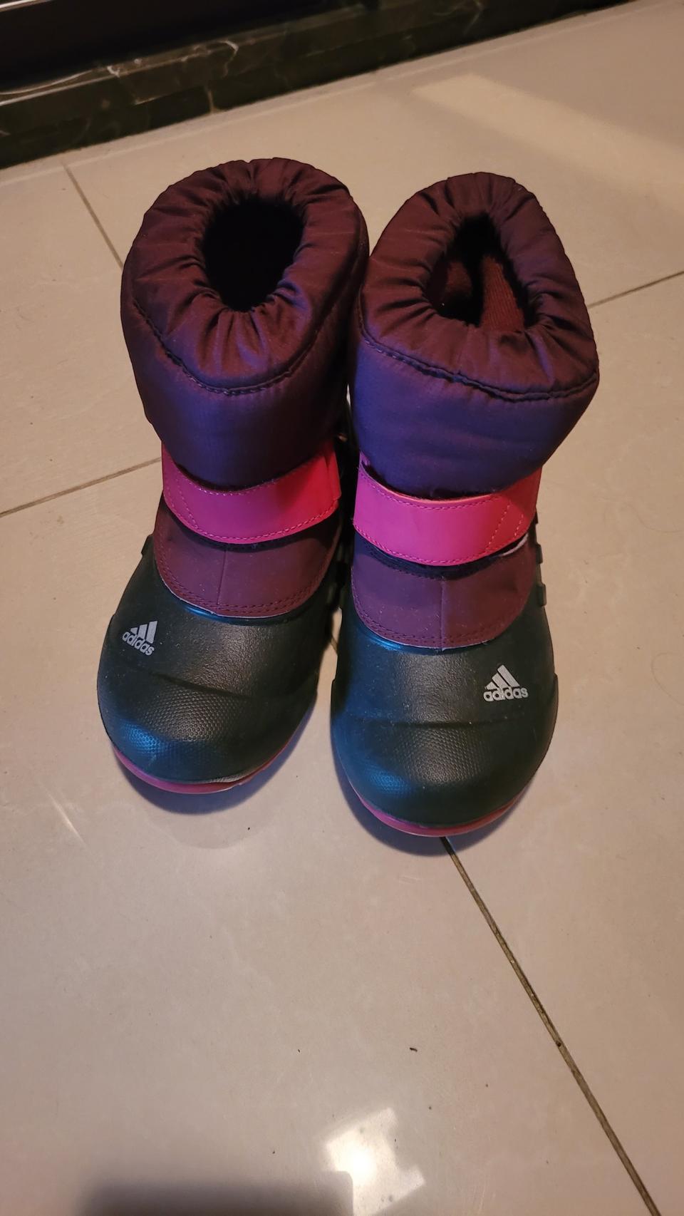 스키장 필수 아디다스 방한부츠