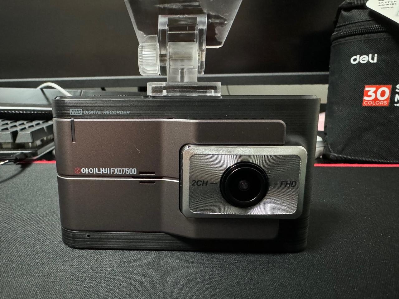 블랙박스 2채널 아이나비 FXD7500 FHD 64GB 팝니다.