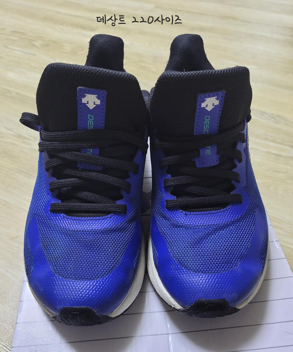 데상트 220사이즈 운동화  무배!