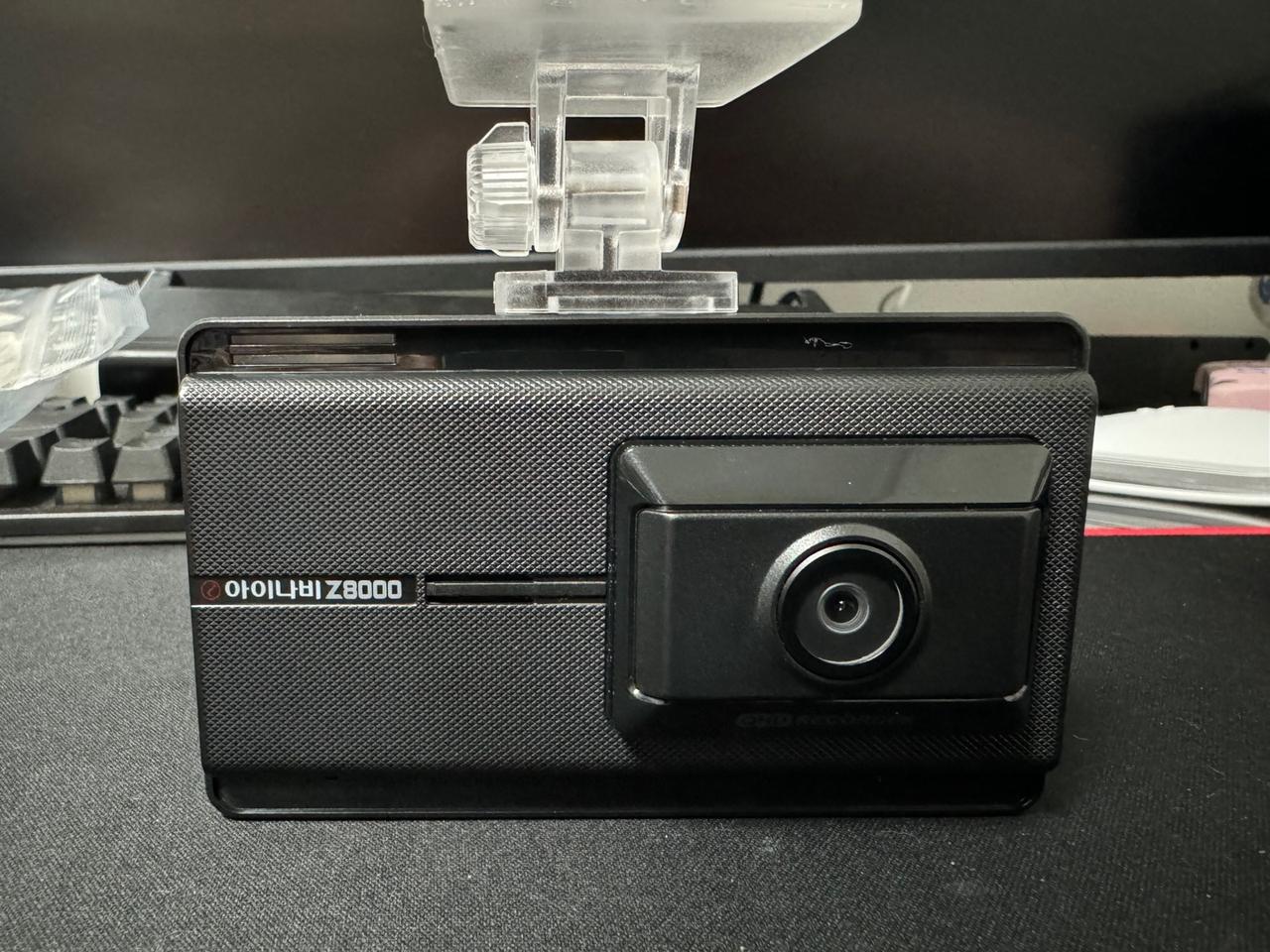 블랙박스 2채널 아이나비 Z8000 QHD 32GB 팝니다. 5551A