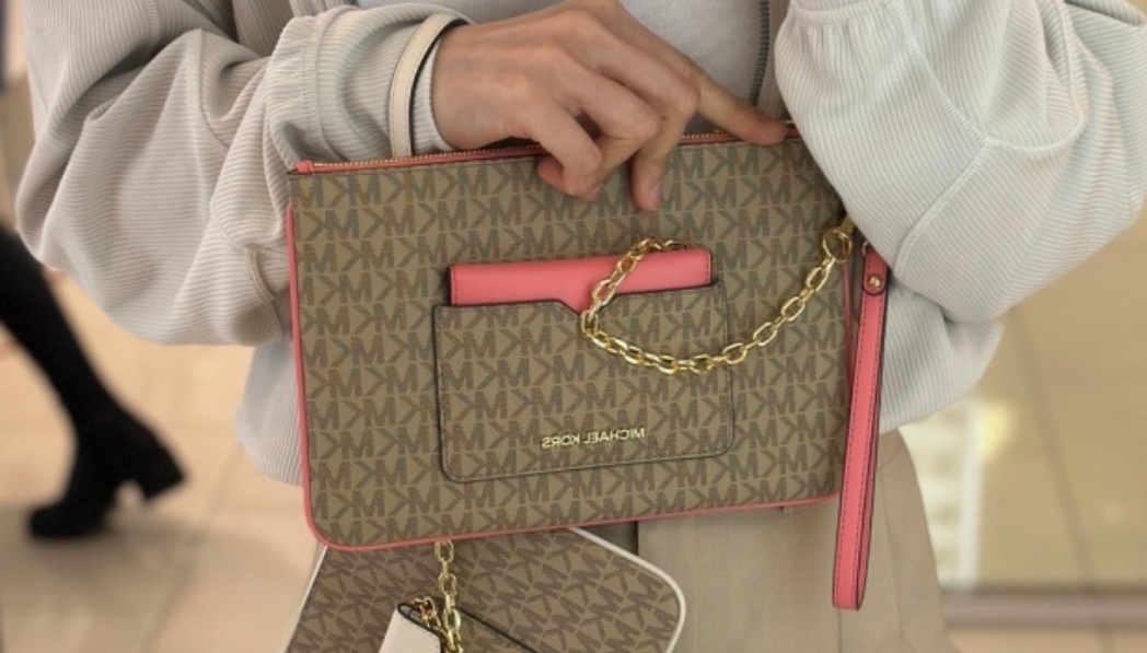 마이클코어스 카드케이스 클러치백