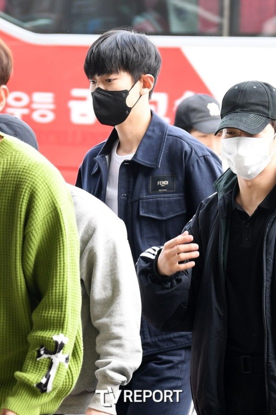 펜디 로고 데님(청) 자켓 판매 합니다. 