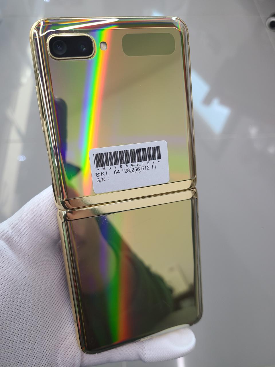 갤럭시 Z플립1 256기가 골드 팝니다.