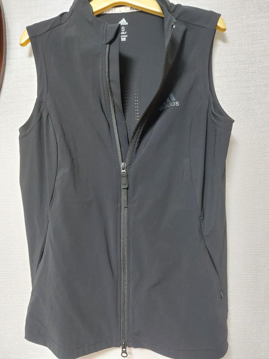 아디다스 골프복 조끼 입니다