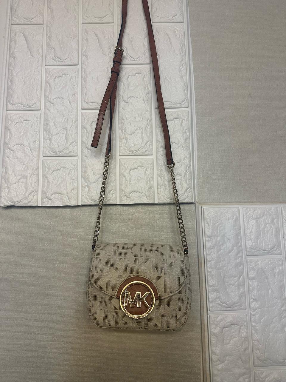 마이클코어 미니백 금장기스정도