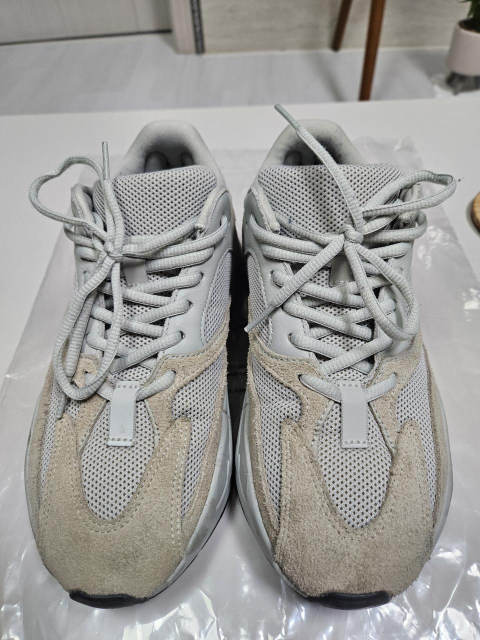 아디다스 이지 700 솔트