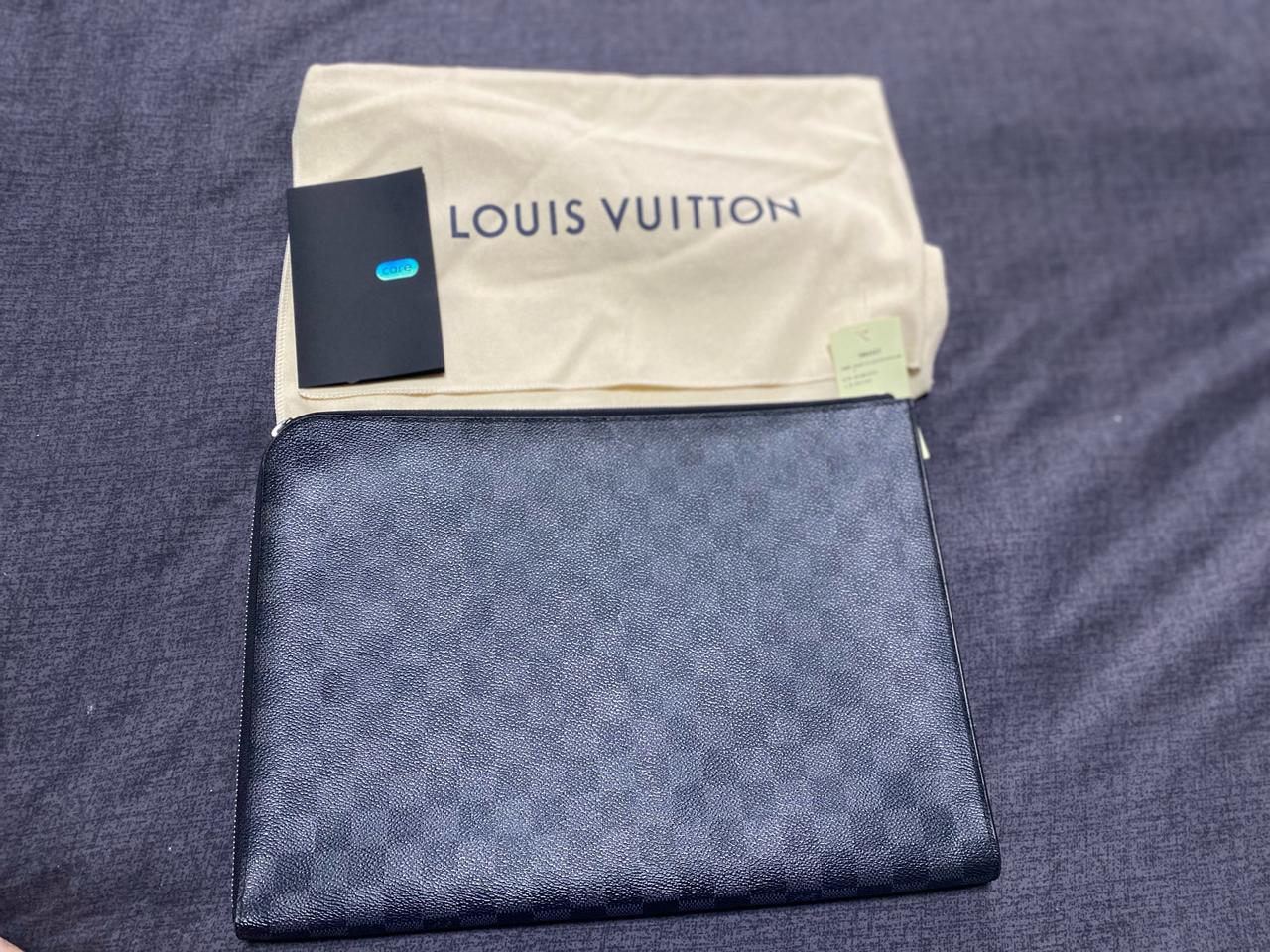 루이비통 포쉐트 클러치