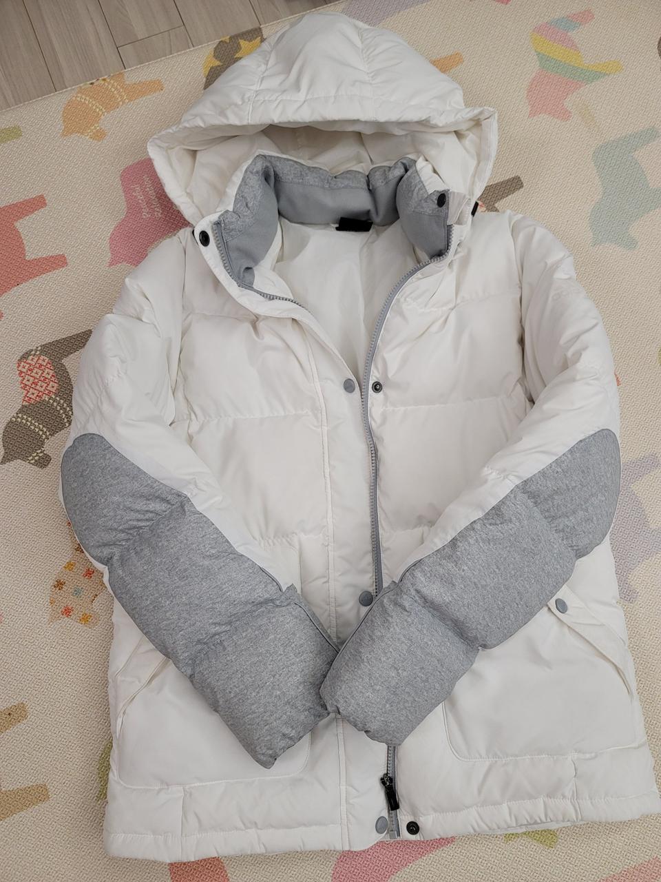 아디다스 정품 여성구스패딩 자켓 100사이즈. 상태굿.착불