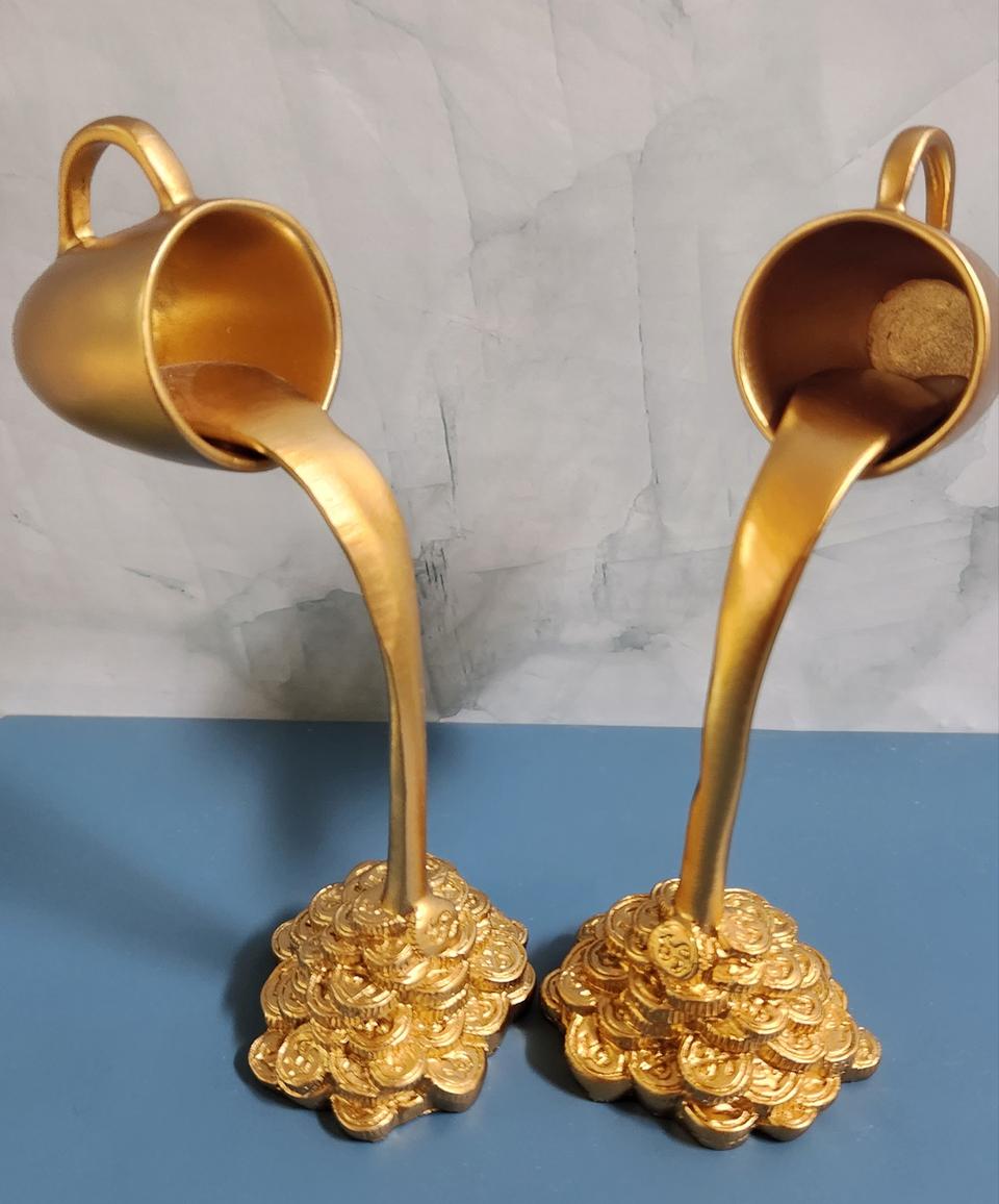 새상품)황금 쏟아지는커피잔 일괄/인테리어소품