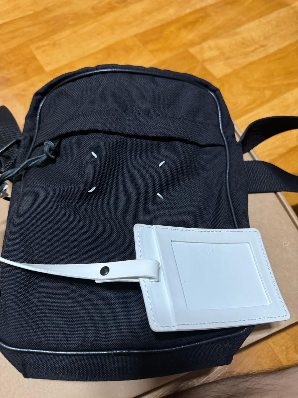 메종 마르지엘라 크로스백 팝니다.