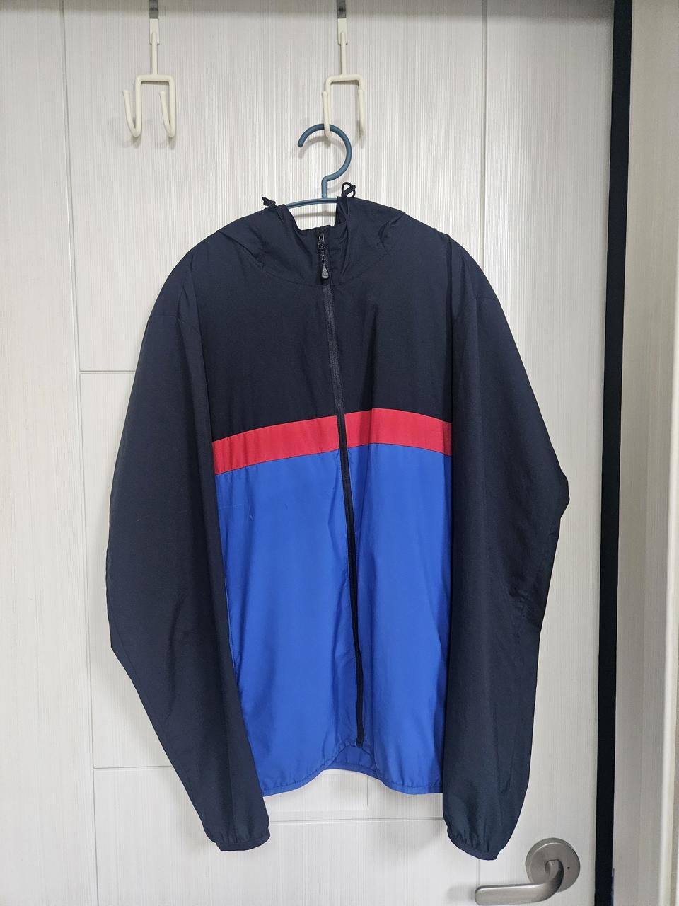 유니클로 jw앤더슨 바람막이