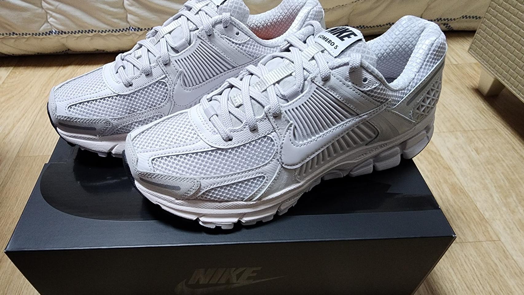 나이키 줌보메로5 270새상품