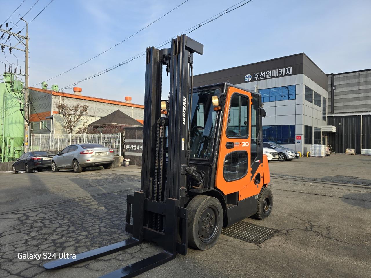 중고지게차 매매 두산 3톤 3단마스트 6m 인상 캐빈 13년식 디젤지게차