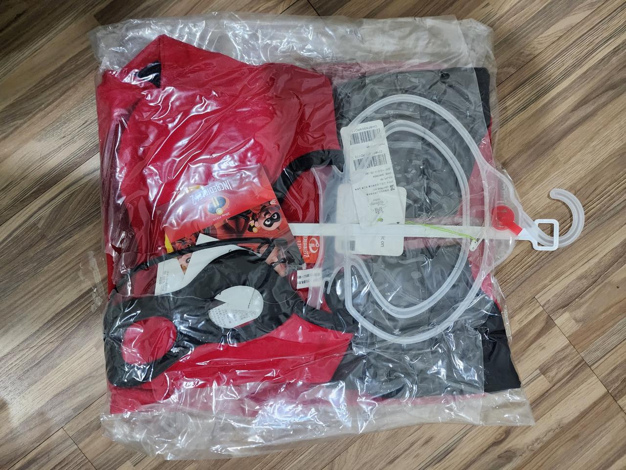 디즈니인크레드 더블코스룸 상하복 팝니다.